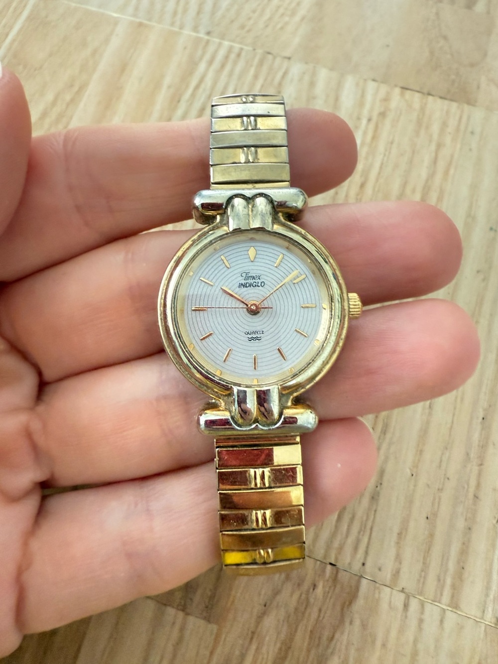 Vintage timex ladies gold tone expansion bracelet watch NEW BATTERY